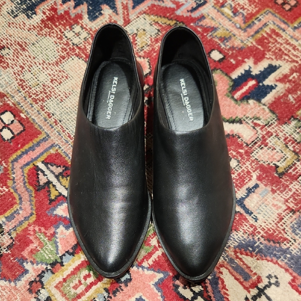 Kelsi Dagger Women's Black Loafers